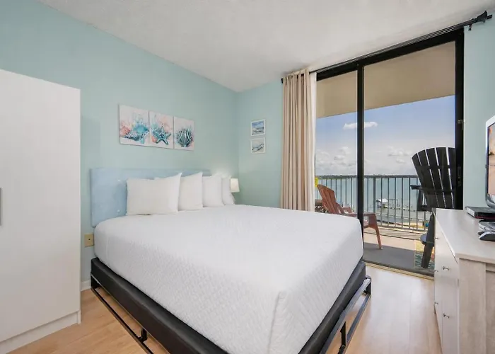 Apartment Surf & Racquet 702b